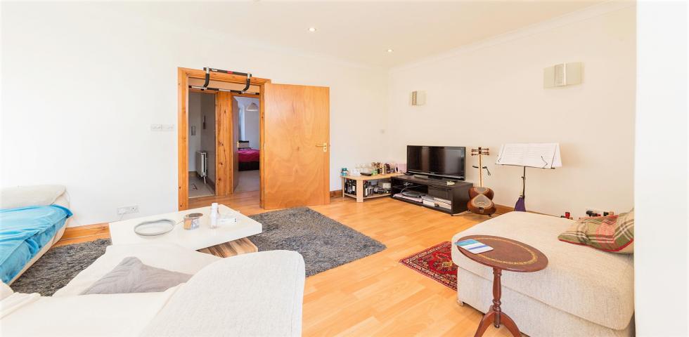 			PRIVATE GARDEN, 1 Bedroom, 1 bath, 1 reception Flat			 Grosvenor Gardens, WILLESDEN GREEN